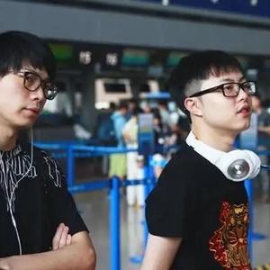 青年风暴！Hanyi 揭晓了 Team WE 阵容：试用韩国双核，上单 YSKM ／ Cube